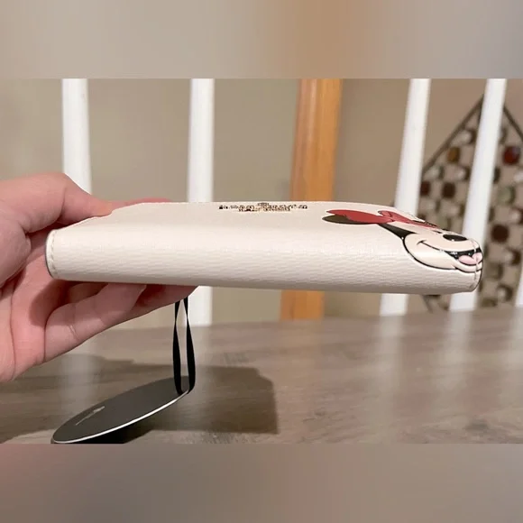 ❌SOLD❌ New Kate Spade x Disney Minnie Mouse Wallet - Picture 6 of 6